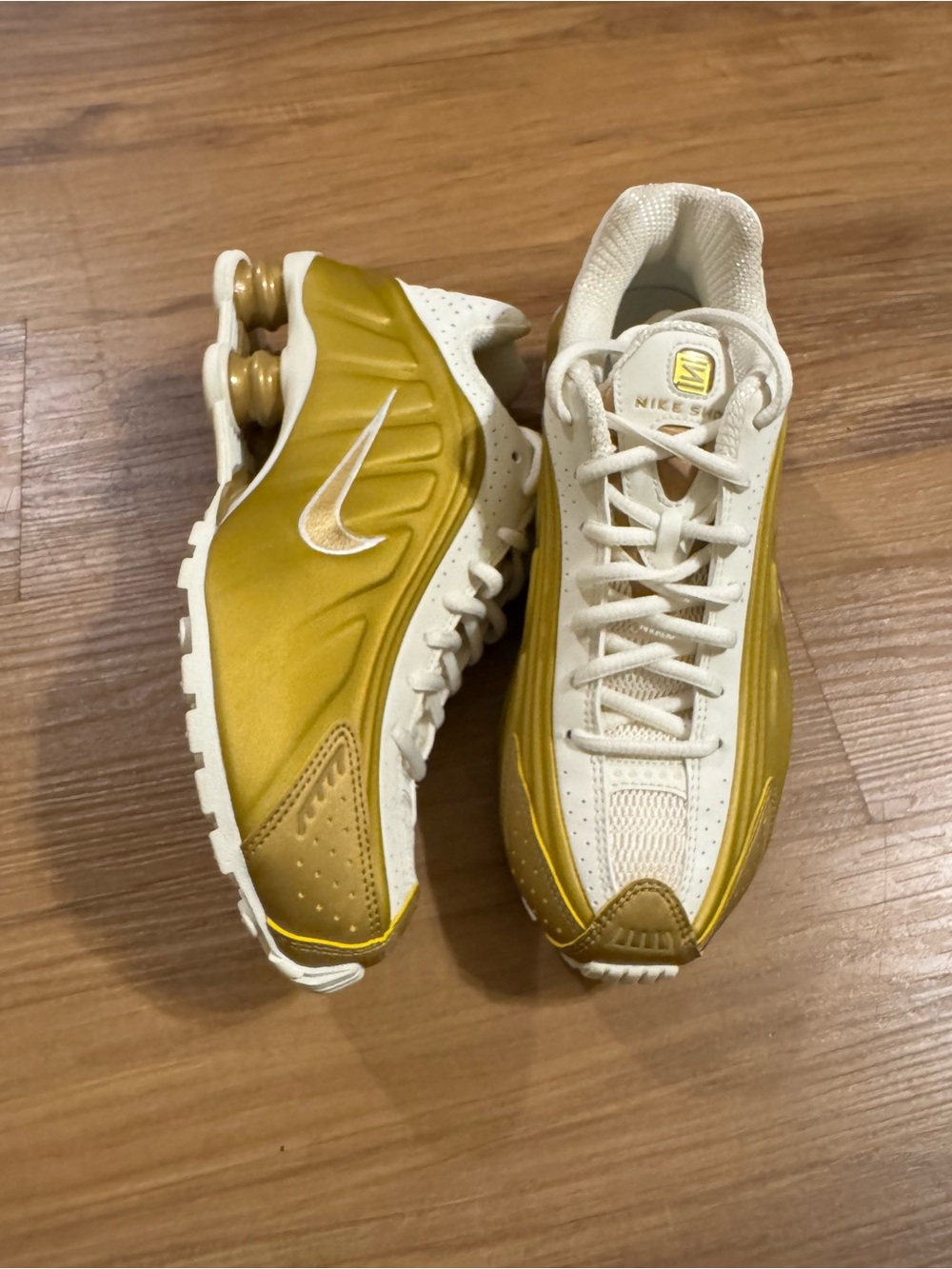 NEW Nike Shox R4 "Soft Pearl/Metallic Gold" Women's Shoe